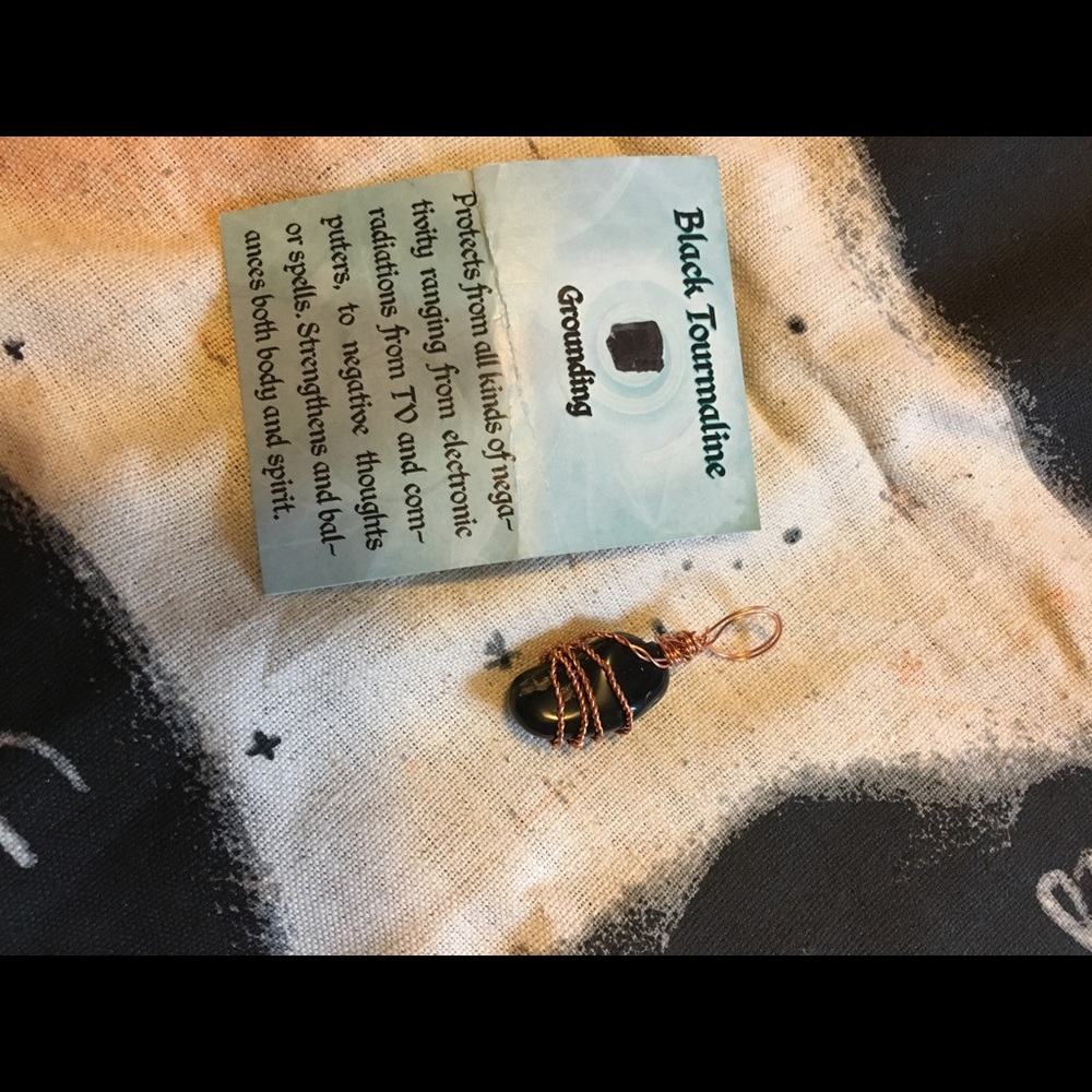 🖤Black tourmaline wire wrapped crystal necklace❤️